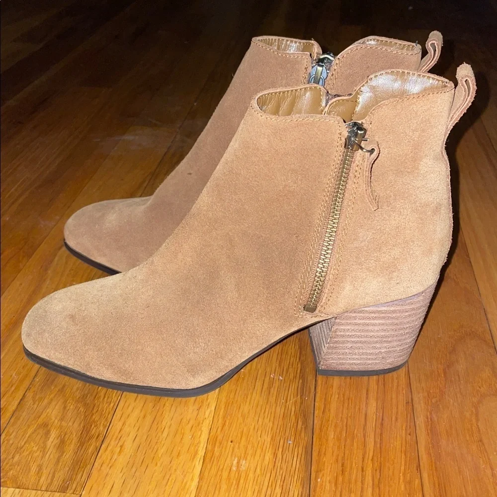 BLONDO Siena Suede Waterproof Chunky Winter Ankle Booties EUC. Size 9